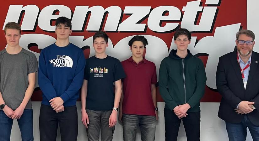 NS-látogatás: gimnazisták próbálhatták ki a lapkészítést