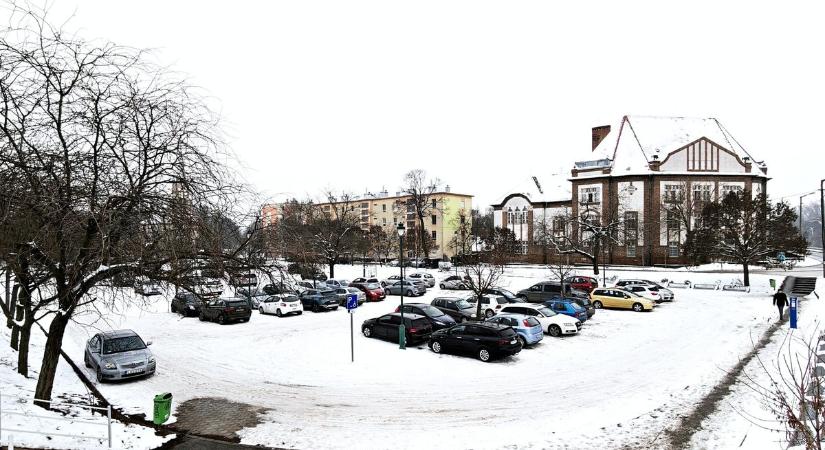 Ez történt ma Csongrád-Csanádban: felvételi, parkolási bírságok és sztárfutás