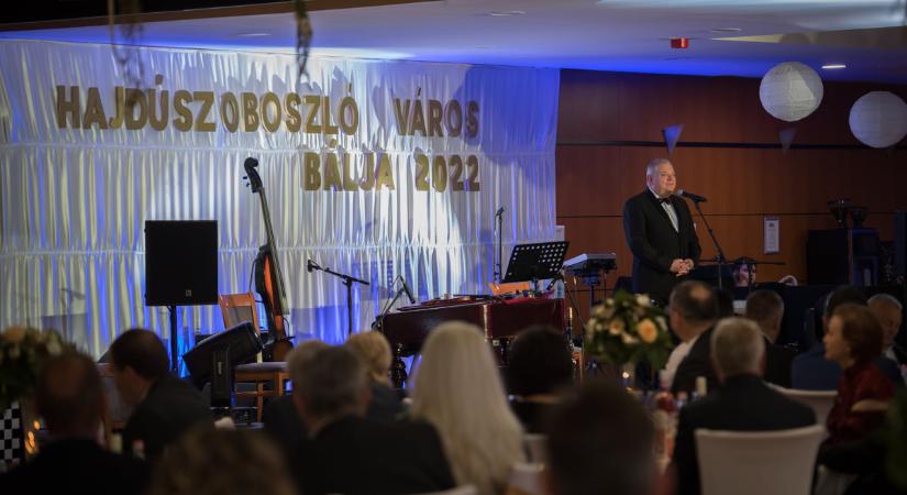 Határon túli gyerekeket nyaraltatnak a hajdúszoboszlói jótékonysági bál bevételéből