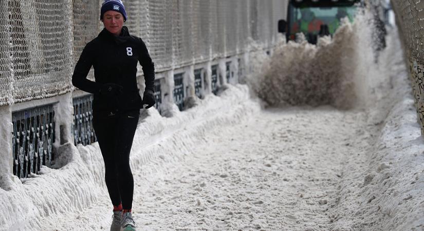 Fotókon az amerikai hókáosz, megbénult a közlekedés