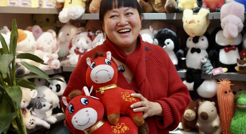 A szomorú plüssló az új őrület Kínában, nem tudnak eleget gyártani belőle