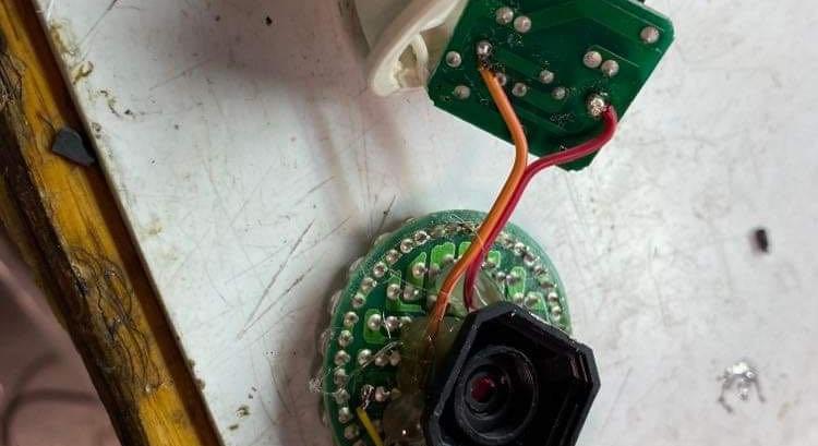 Ez biztos az újságírás legalja: Lehallgatókészüléket találtak egy sztár lakásában