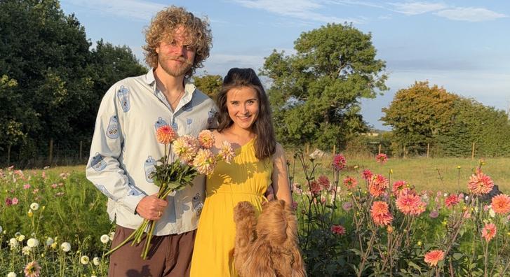 Boldogabb nem is lehetne a házaspár, akik a betondzsungelt virágfarmra cserélték