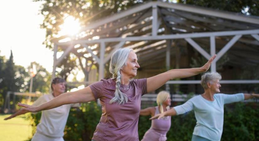 Ez a 7 perces reggeli rutin teljesen átmozgatja a testet: az összes fájdalmad elmúlik így