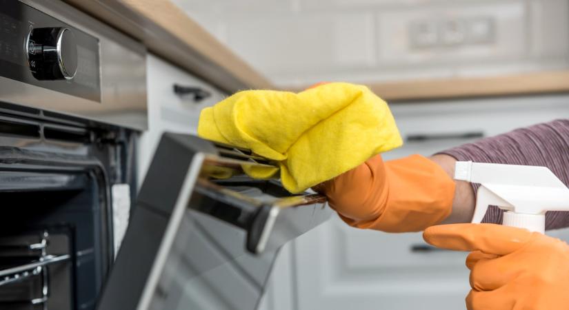 Így lesz vegyszerek nélkül is csillogóan tiszta a sütő - a trükk a te szekrényedben is ott lapul