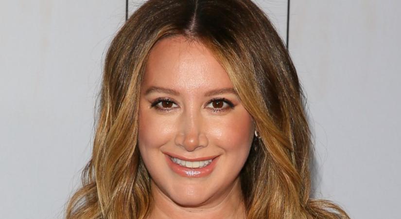 Egy jól eltalált szín, ami megváltoztatja az egész bejáratot – Ashley Tisdale otthonában