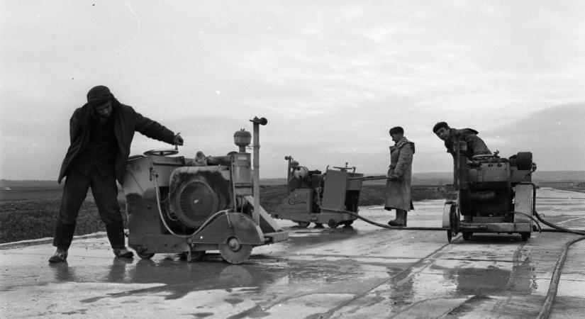 Így épült az M1-es autópálya hatvan éve – fotók és videók a kezdetekről