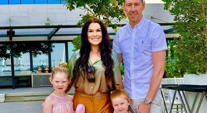 Várandós anyuka leleplezte az utazásközvetítőt, a születendő babáért is fizettettek