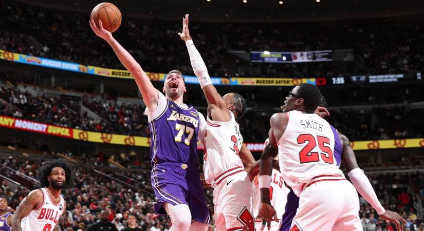 NBA: Doncic 46 ponttal vezette győzelemre a Lakerst, Mitchell 45-tel a Cavst
