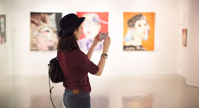 Állandó kiállítások, társasjáték kártya klub, valamint Képzőművészeti Szabadiskola is lesz a héten