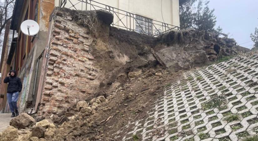 A „történelmi projektek” közvetlen veszélyt jelentenek