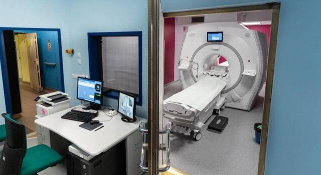 KÓRHÁZI VAKFOLT – MR-CT-vizsgálatra vár? Sok szerencsét!