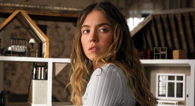 Sydney Sweeney melltartókkal csinosította fel a Hollywood-feliratot, meg is büntethetik érte