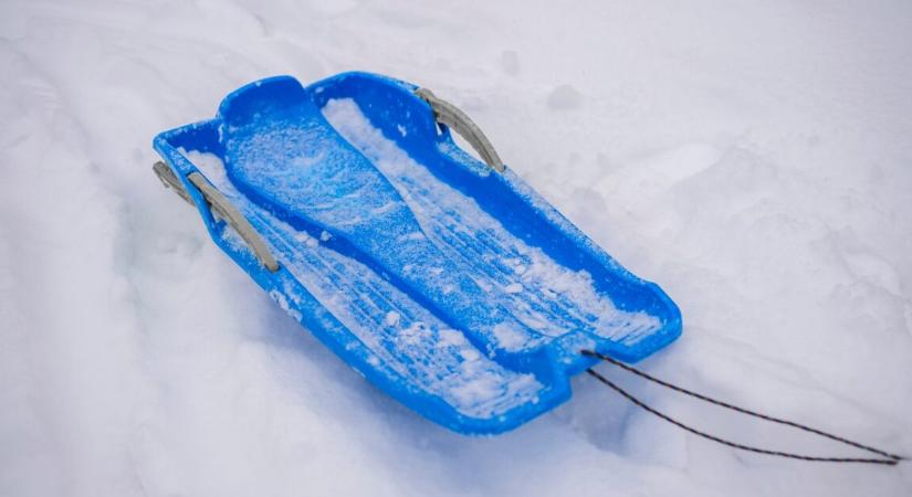 Halálos szánkóbaleset történt – egy 16 éves lány meghalt, barátnője kritikus állapotban van