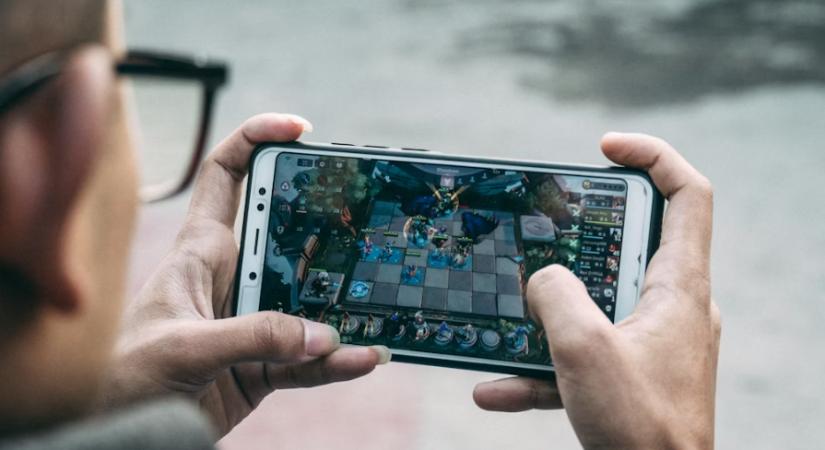 A magyarok a munka után a mobiljátékra fordítanak időt