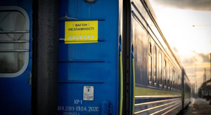 Ukrajna 12 megyéjében már 54 legyőzhetetlenségi vasúti kocsi működik – Kuleba
