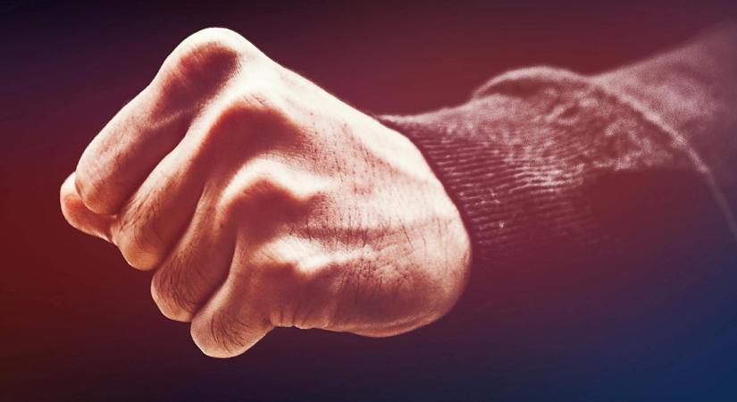 Tiniket fenyegetett veréssel és rabolt ki egy férfi Hajdúböszörményben