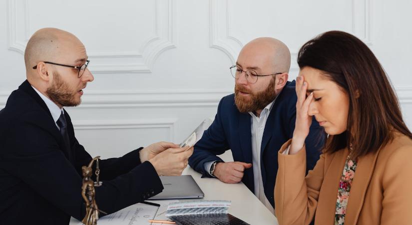 Kiberbiztonság a válás során: védekezés a házastársi kémkedéssel és az MI-alapú „deepfake” megtorlással szemben