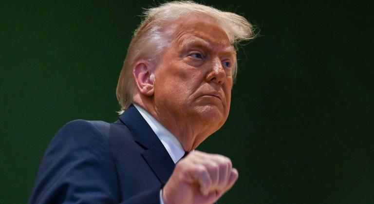 Donald Trump lecsapott Szöulra, 25 százalékra emeli a Dél-Koreára kivetett vámokat