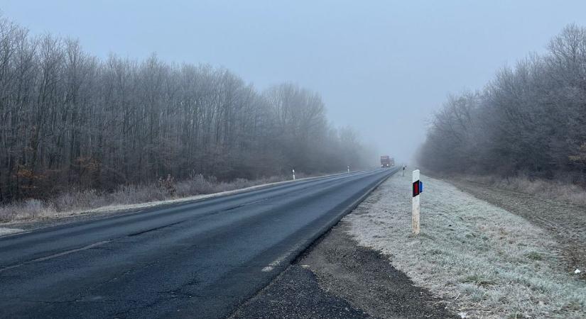 Brutál köd az M85-ösön - Videón mutatjuk az útviszonyokat