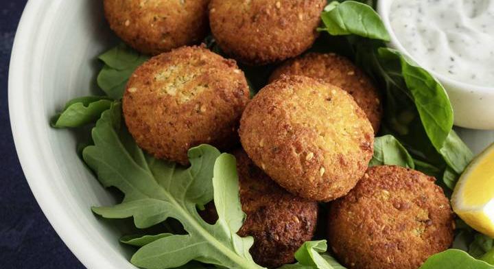 Ropogós, magyaros csicseriborsó-fasírt: gyors és laktató vacsora