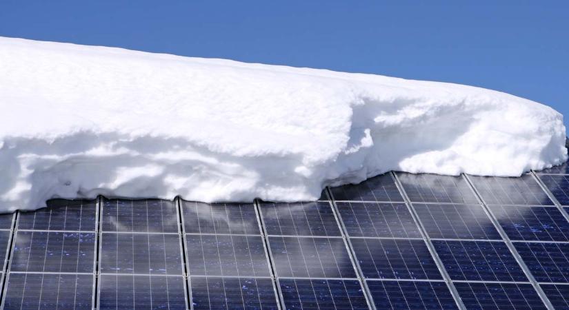 Nem termel a napelem télen? Ezt tedd hó esetén!