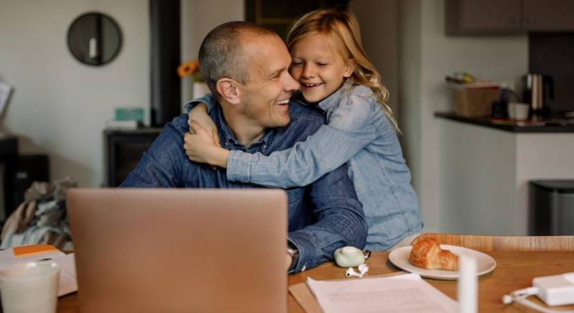 Mindhárom gyermeke milliomos lett ennek a férfinak: ezt az egyet tiltotta meg nekik, amikor kicsik voltak