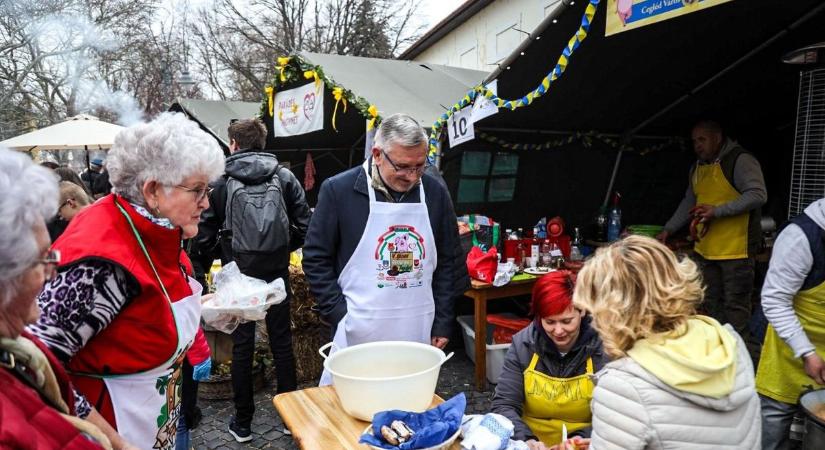 Megvan a lista, ezek az előadók érkeznek az idei Pecsenye Parádéra