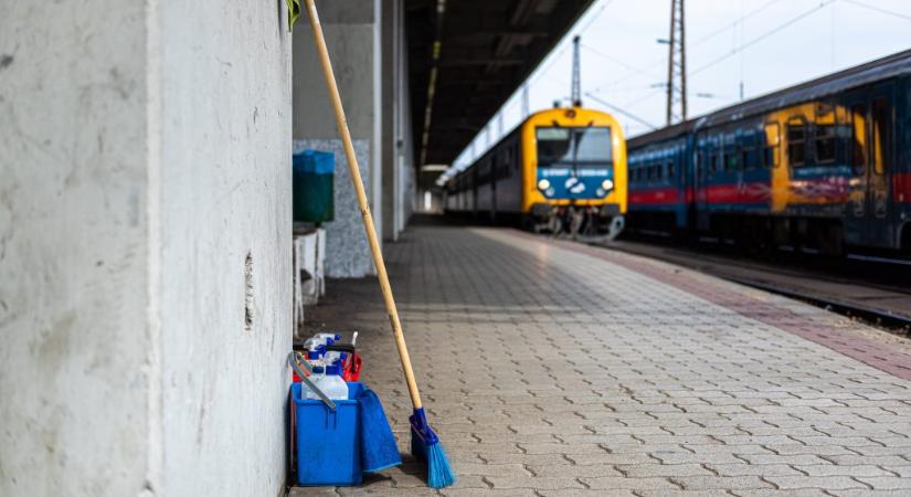 Megszólalt a MÁV vonatait takarító cég Lázár cigányokra tett durva megjegyzése után