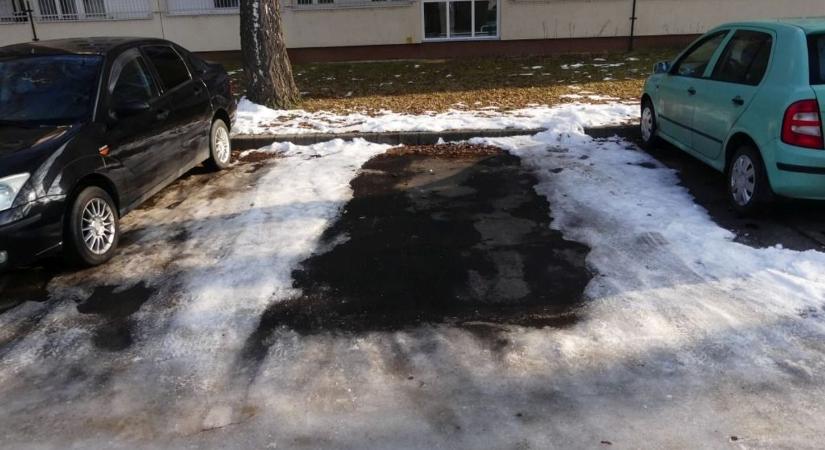 Nemcsak az autót lopta el, de a tulajdonos kocsiban hagyott cipőjét is felvette