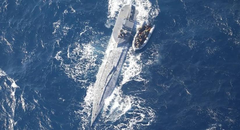 Rekord drogfogás az óceánon, ilyen tengeralattjárót sem láttak még