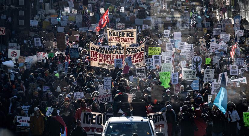 Daron Acemoglu Nobel-díjas közgazdász: Döntő leszámolást vetít előre az ICE brutális minneapolisi fellépése elleni tiltakozás