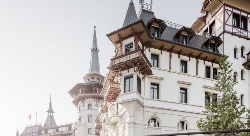 Hadházy szerint Orbán az egyik legdrágább svájci luxusszállodában szállt meg