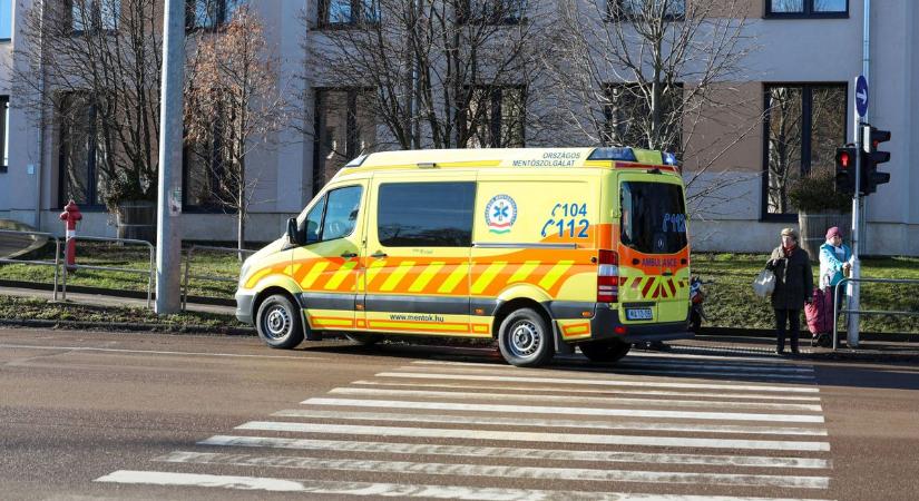 Segédmotoros csúszott meg a négysávoson Egerben - fotókkal