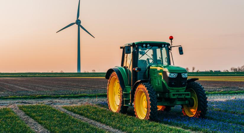 A John Deere nem viccel: hamarosan ilyen traktorok lephetik el Európát
