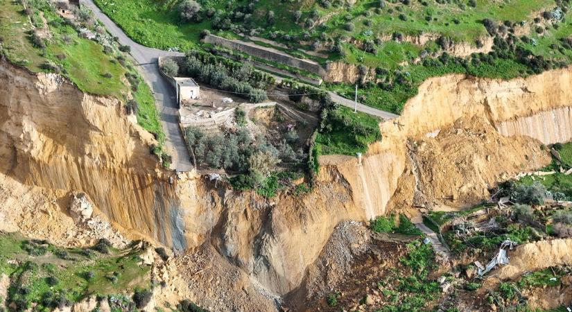Szicíliai földcsuszamlás: többszáz evakuált család, dollármilliárdos károk