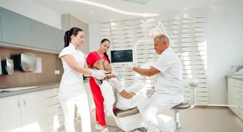 Világszínvonalú megoldás teljes fogsor pótlására Budapesten