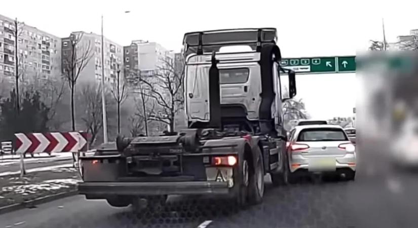 Beengedett maga elé egy autót, ennél rosszabbul nem is járhatott volna