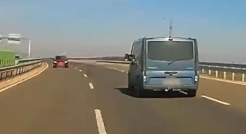 Sokk a fehérvári elkerülőn: szembe mentek a forgalommal – megszólalt a szemtanú (videó)