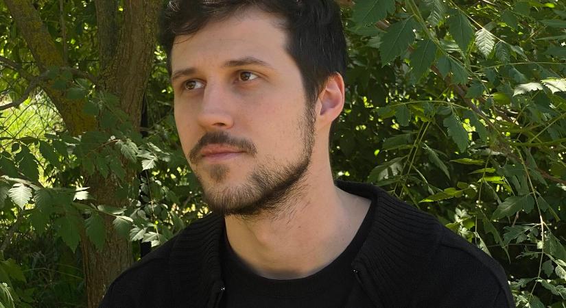 Az olvashatatlanság határán – egy versciklus szoftver formában