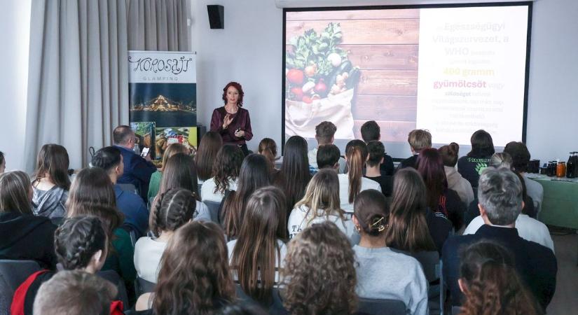 Az egészséges jövő az iskolában kezdődik – Zalaegerszegen nyitott a NAK Itthonról Otthonra programja (galéria)