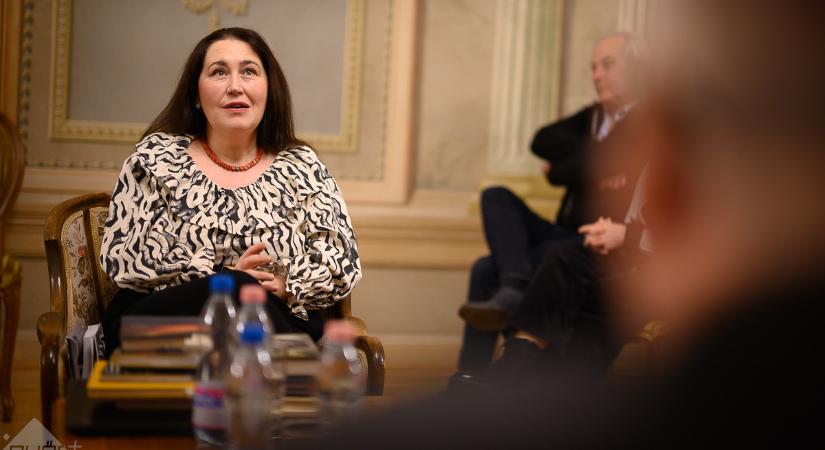 Mi különbözteti meg a költőt az írótól?