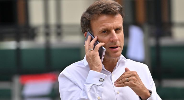 A francia parlament betiltaná a közösségi médiát a 15 év alattiaknak