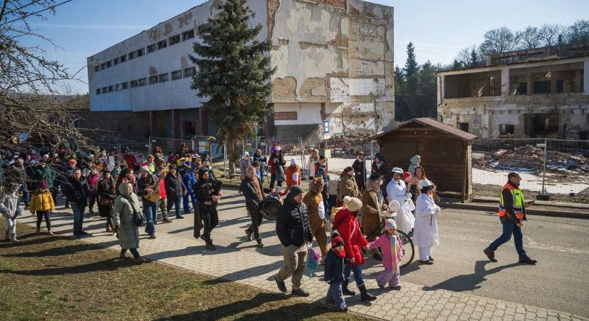 Amikor a buszt is megállították borotválni