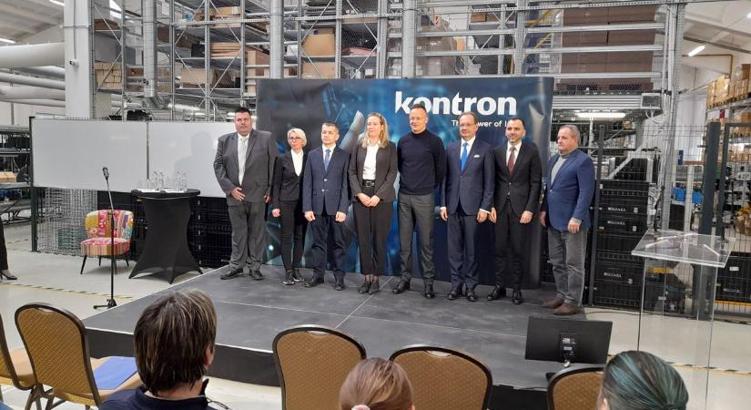 Szijjártó Péter kétmilliárd forintos beruházást jelentett be Pécsen