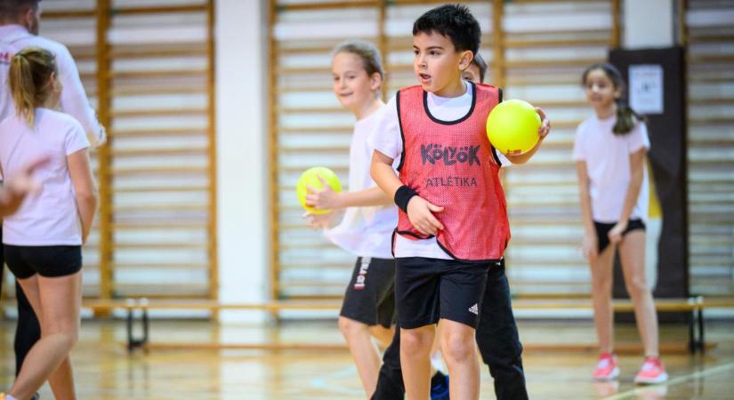 Ezen a versenyen érdemes minél pontosabban dobni: elkezdődött a kiütőbajnokság Debrecenben– fotókkal, videóval