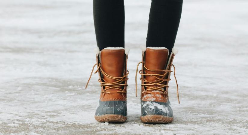 Nem alufólia vagy melegítőpárna: mit tegyél a cipődbe, hogy a mínuszokban is melegen tartsd a lábad?