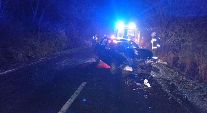 A fagyos utakra siettek a tűzoltók, több autós került bajba Hevesben
