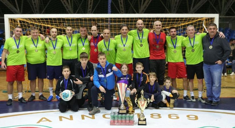 A nehéz helyzetekben is a bevált módszert követte a Kék Mókus egyik bajnokcsapata