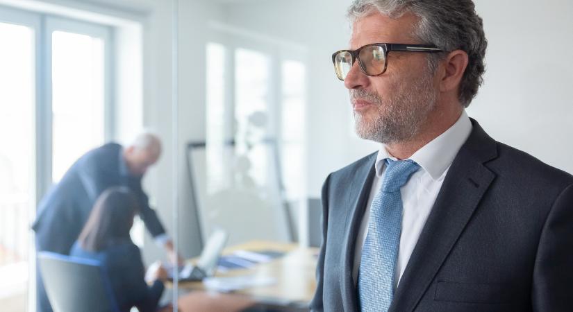 Nárcisztikus a főnöke? Ebből az 5 jelből megtudhatja!